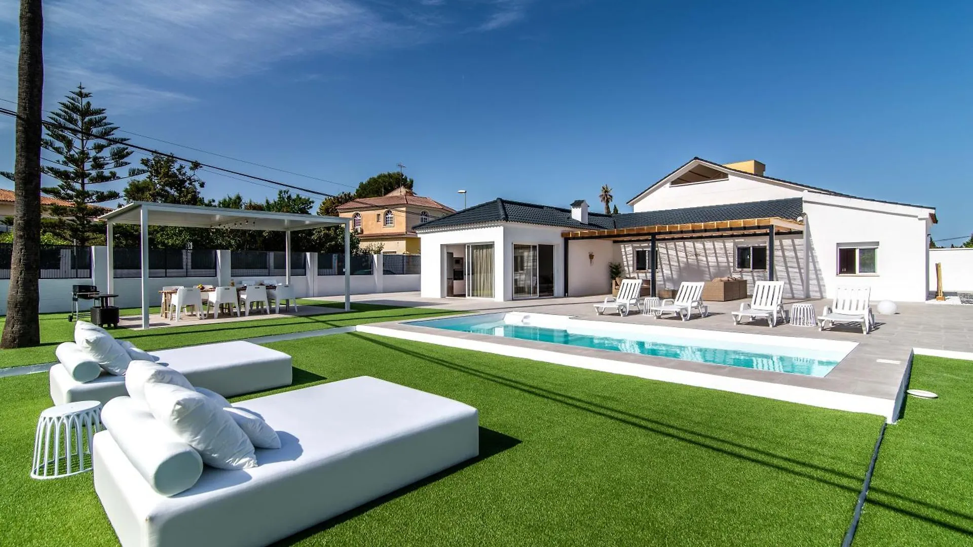 Palm Tree Villa 5 Bdr Pool & Bbq Torremolinos 0*,  Spain